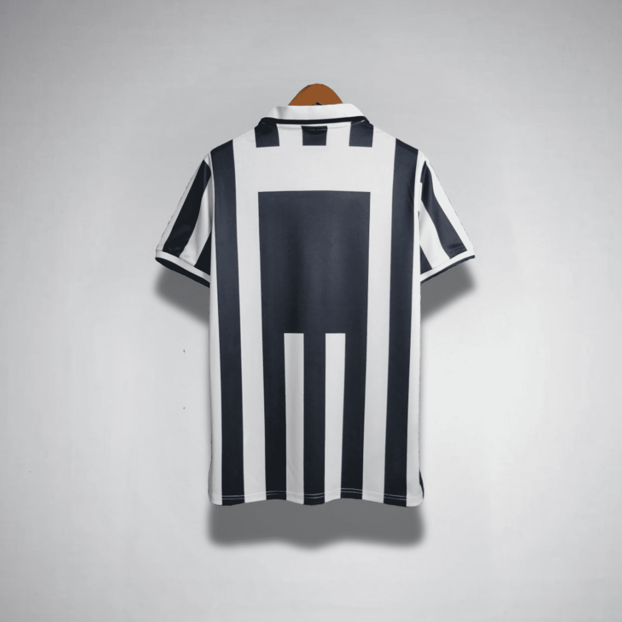 95/97 Juventus Home Kit - Image 2